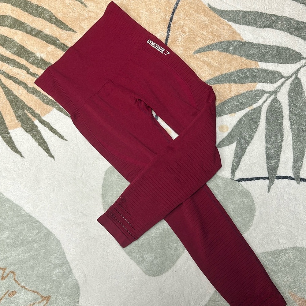 Gymshark leggings size medium. Redish maroon color.